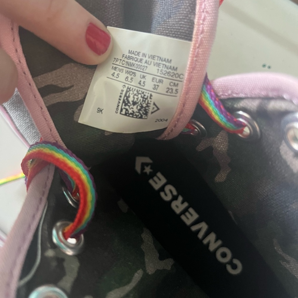 “Daddy” Converse - Picture 3 of 5